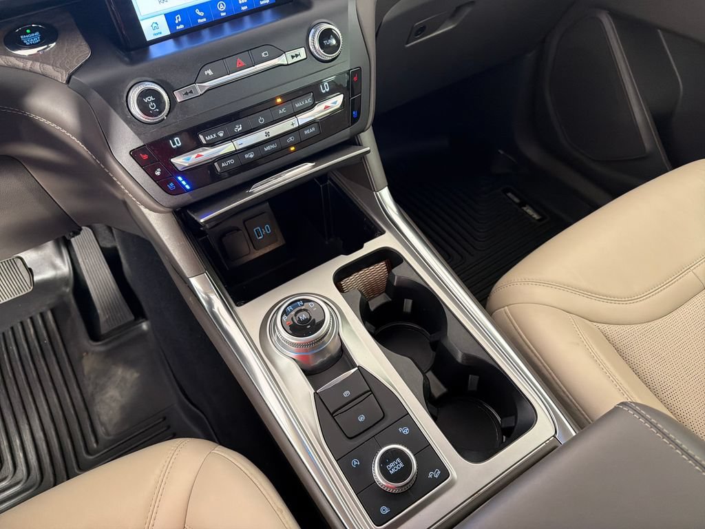 Certified 2020 Ford Explorer Platinum w/ Premium Technology Package AWD/4WD image 16
