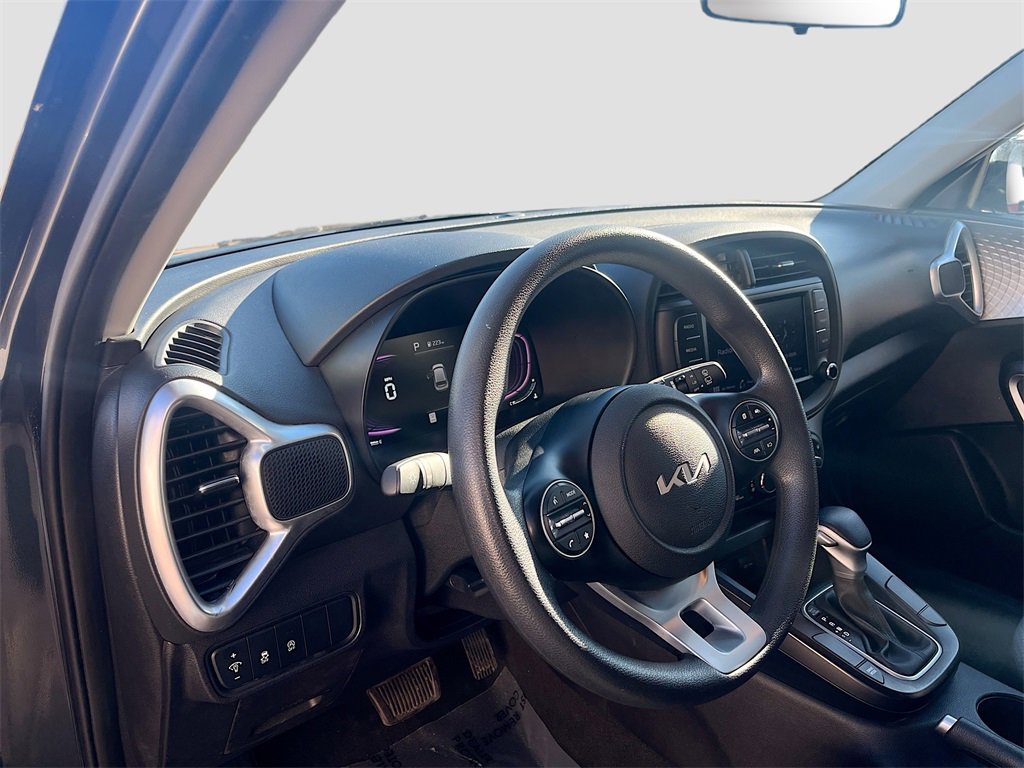 Used 2023 Kia Soul LX image 9
