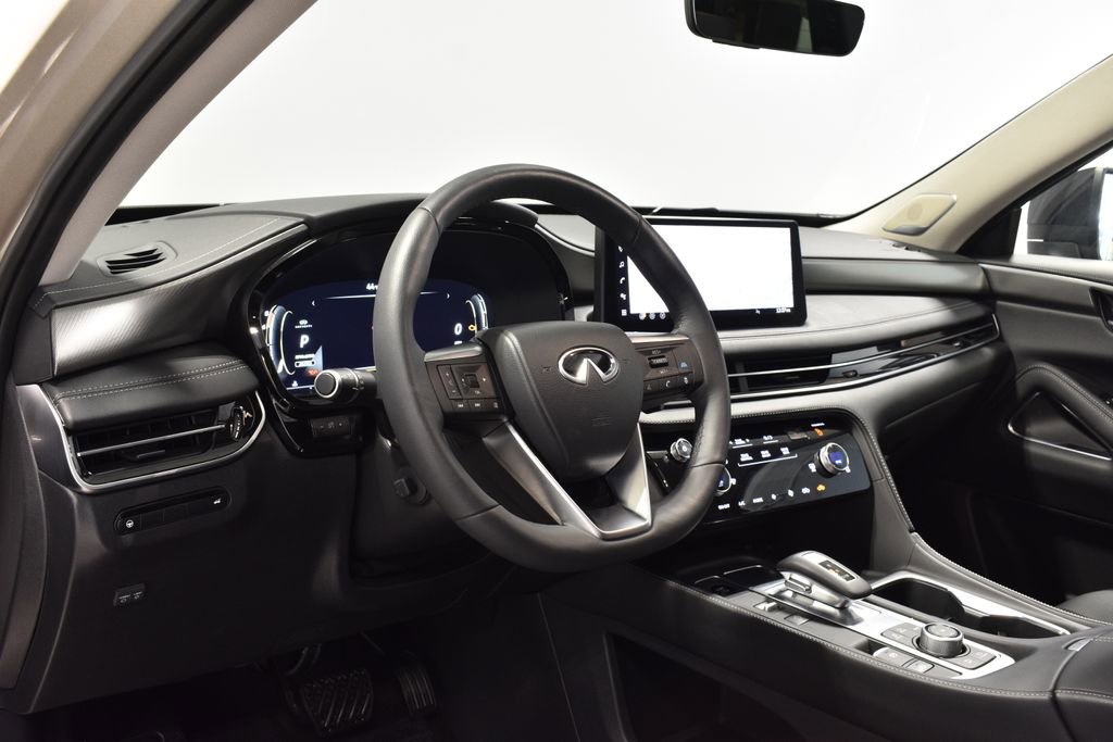 Certified 2026 INFINITI QX60 Luxe w/ Family Package image 3