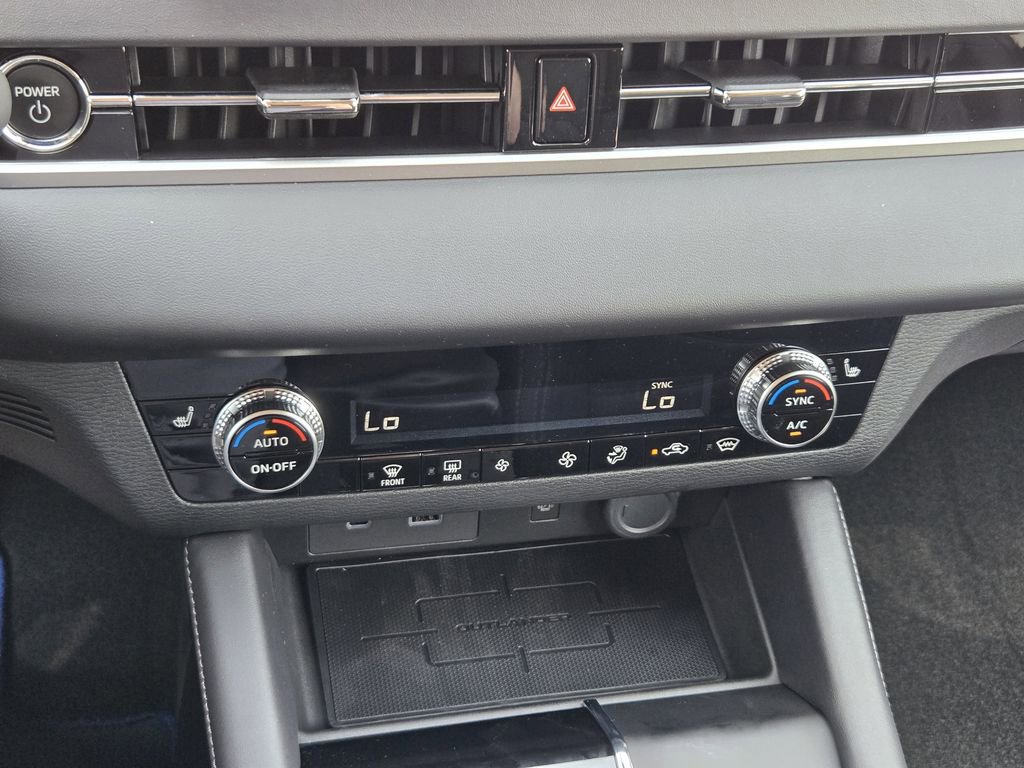 New 2025 Mitsubishi Outlander SE image 14