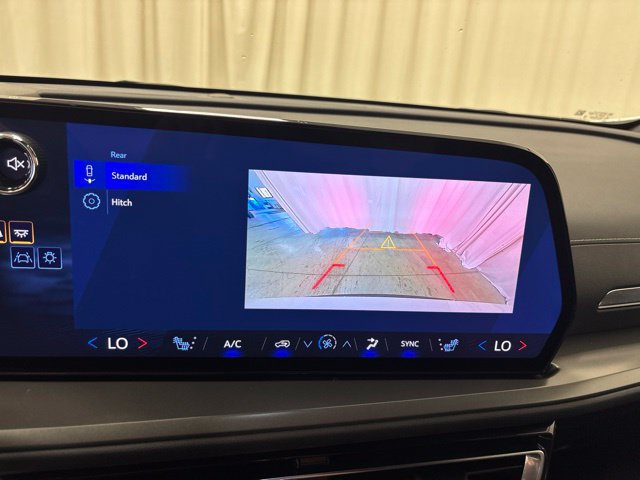 Used 2026 Chevrolet Traverse LT FWD image 19