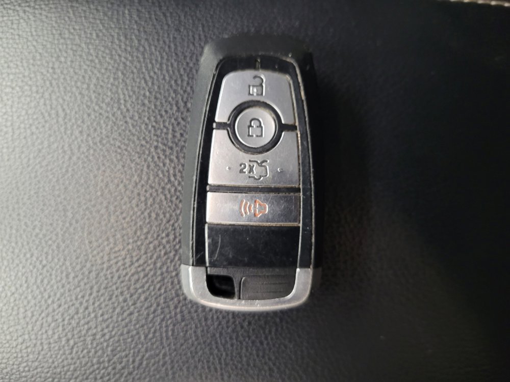 Used 2020 Ford Fusion SE image 32