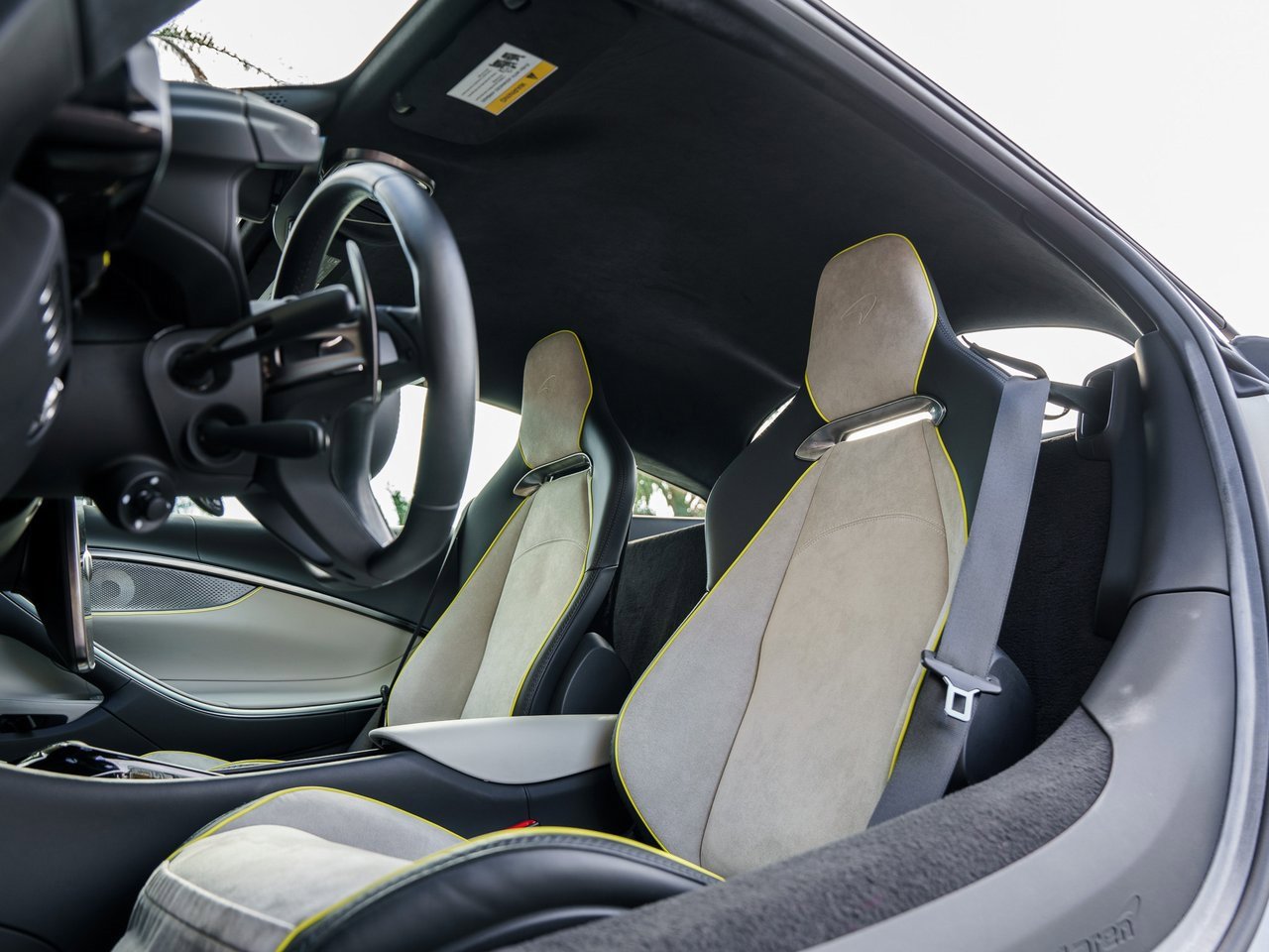 Used 2023 McLaren Artura image 13