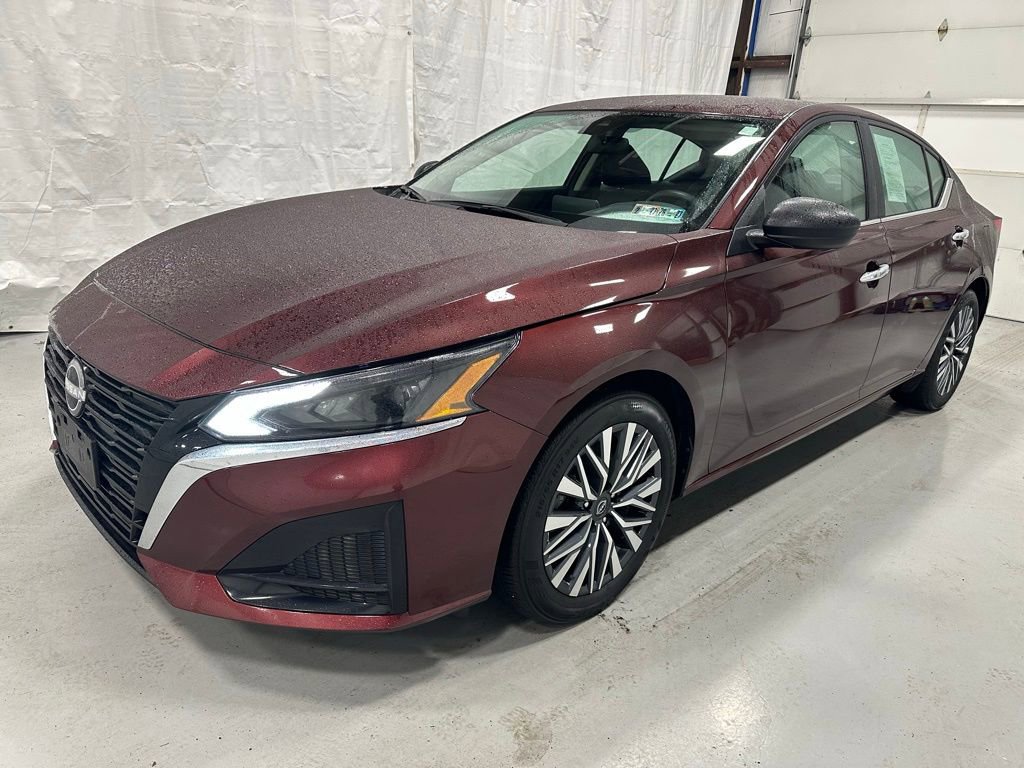 Used 2024 Nissan Altima 2.5 SV image 3
