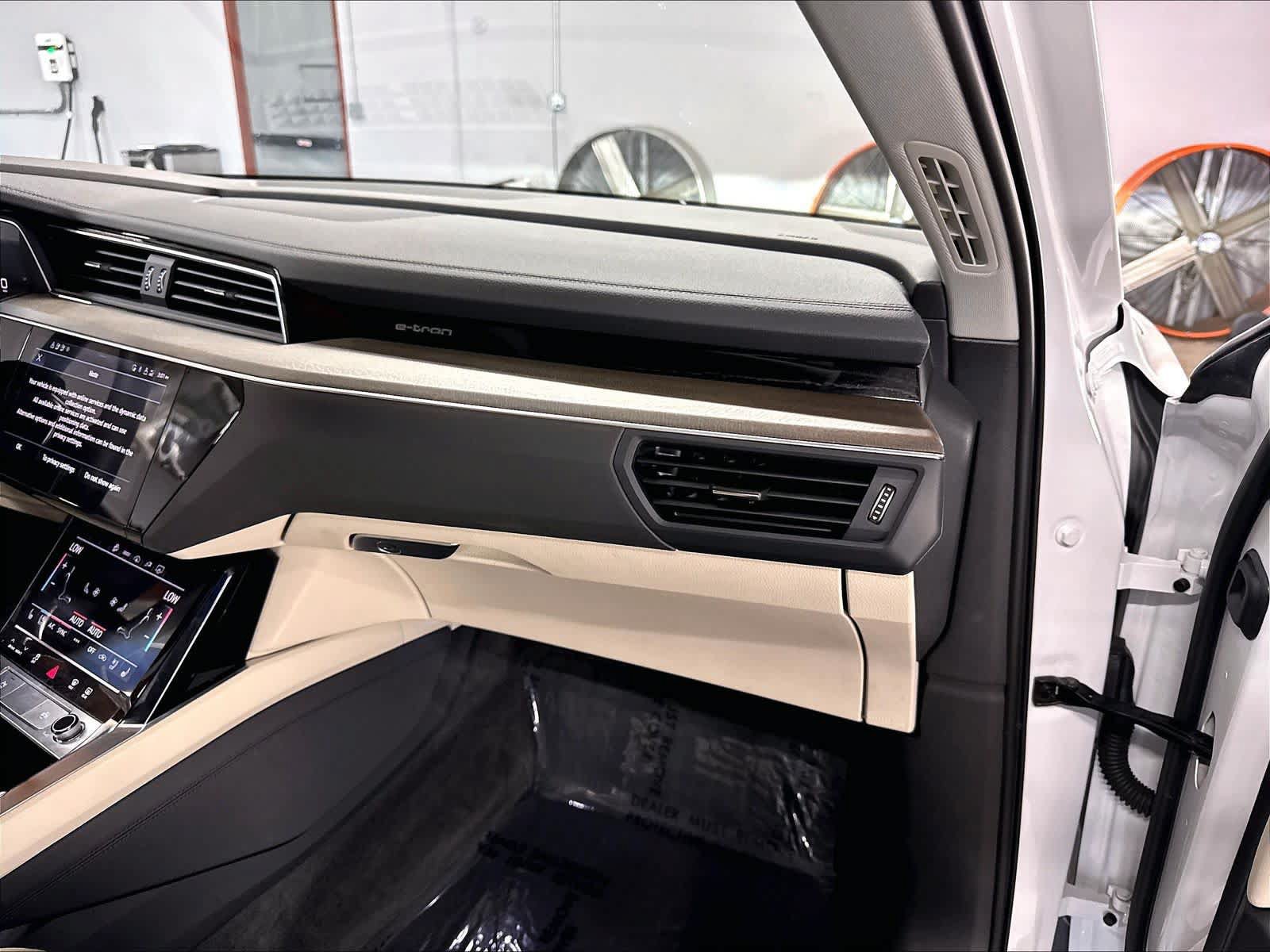 Used 2024 Audi Q8 e-tron Premium Plus AWD/4WD image 20