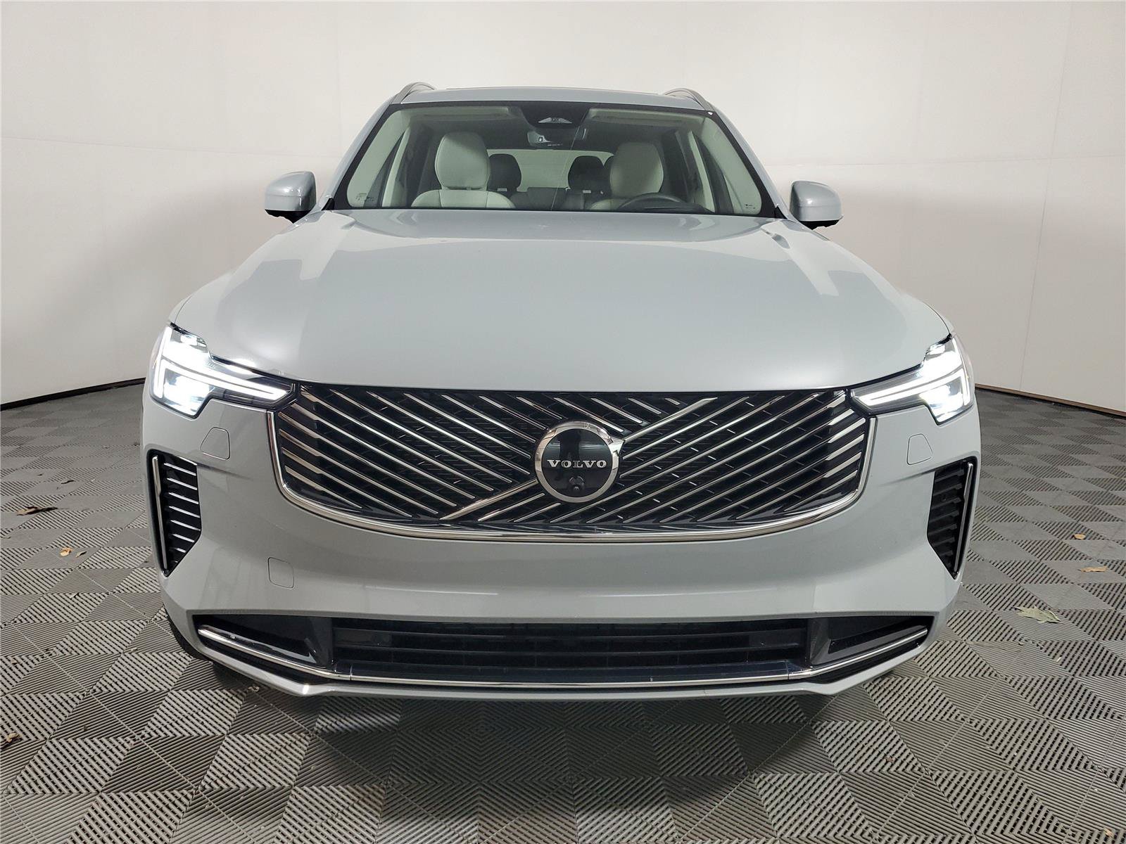 Certified 2026 Volvo XC90 B6 Ultra AWD/4WD image 2