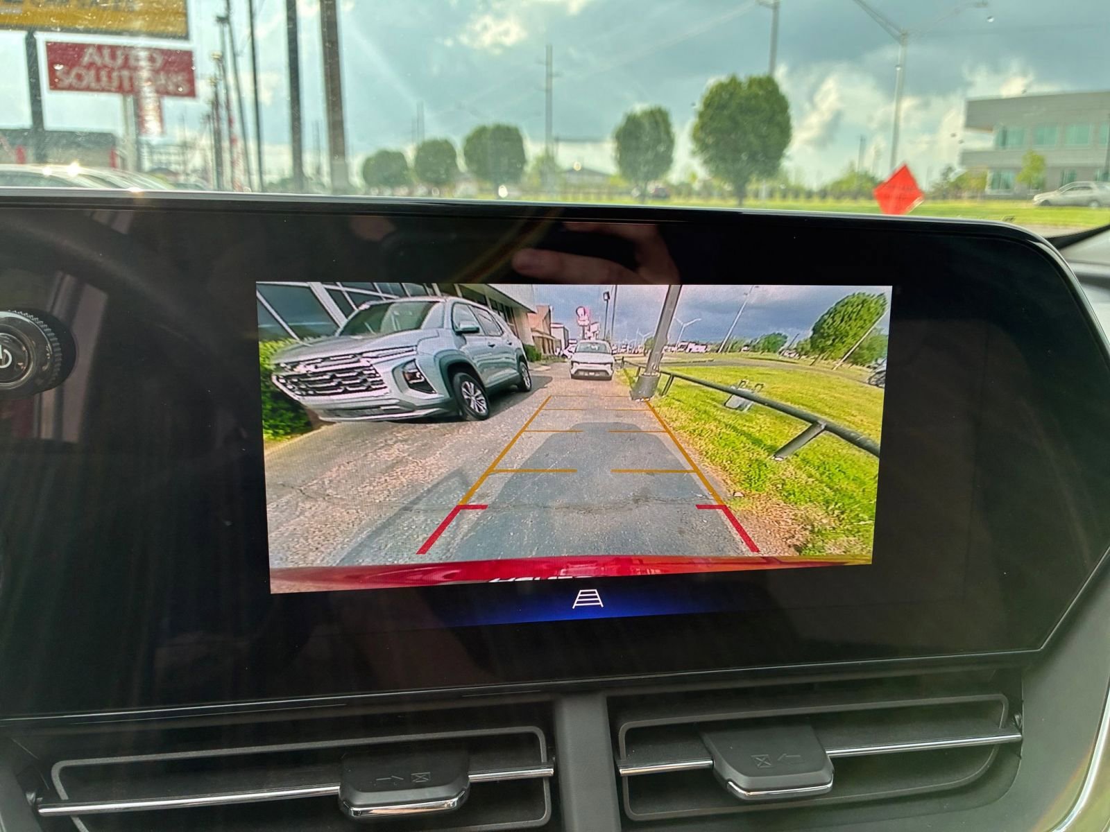 Used 2025 Chevrolet Trax LT FWD image 22