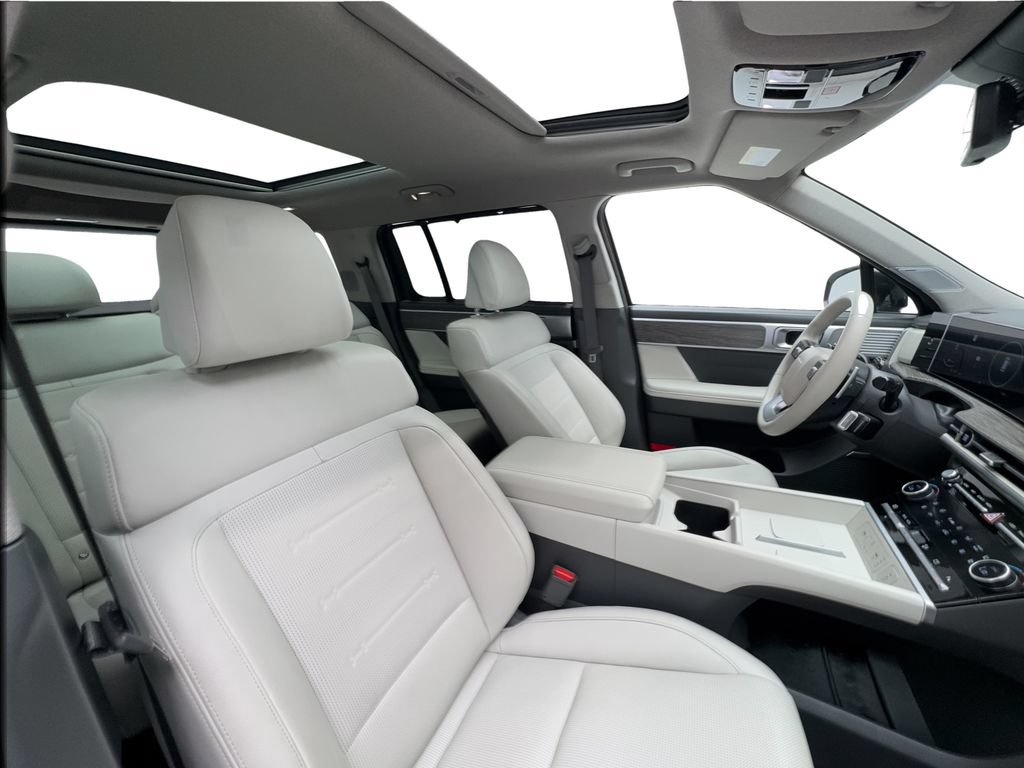 Used 2025 Hyundai Santa Fe Limited FWD image 31