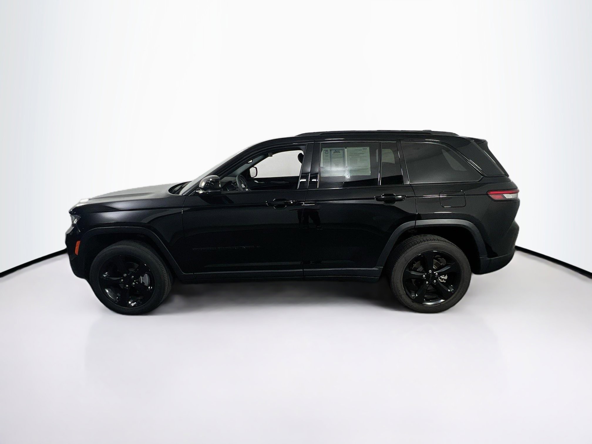 Used 2023 Jeep Grand Cherokee Altitude image 8