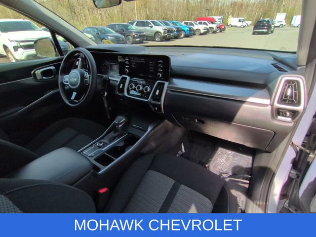 Used 2023 Kia Sorento LX AWD/4WD image 26