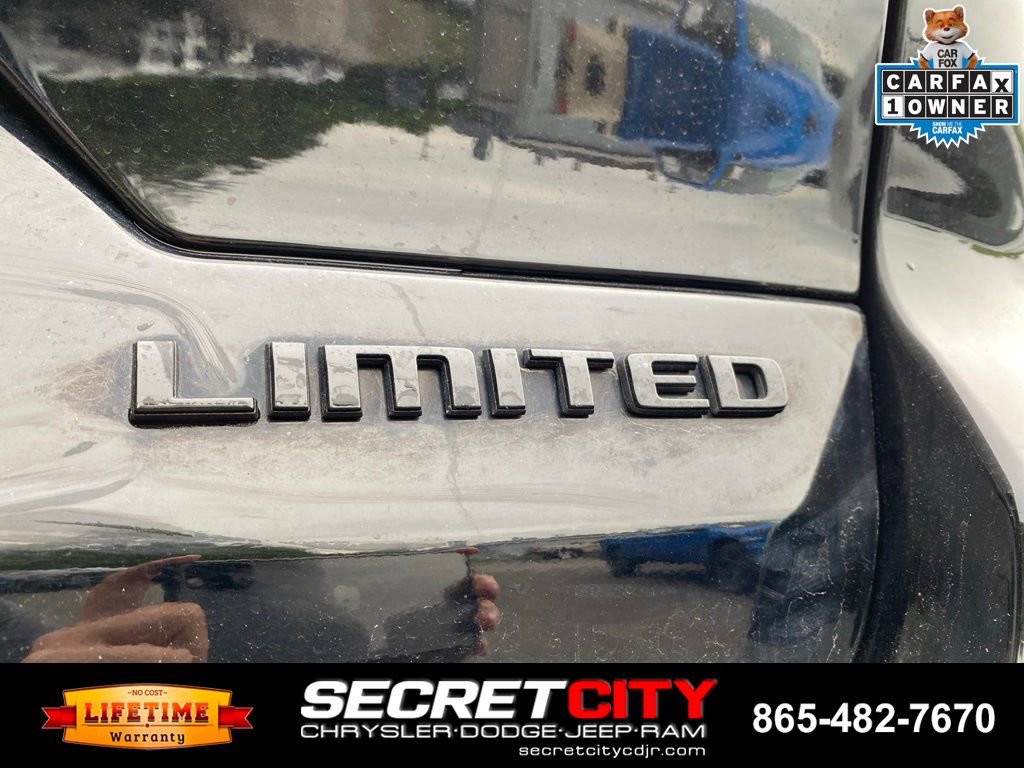 Used 2023 Jeep Grand Cherokee Limited w/ Black Appearance Package AWD/4WD image 9