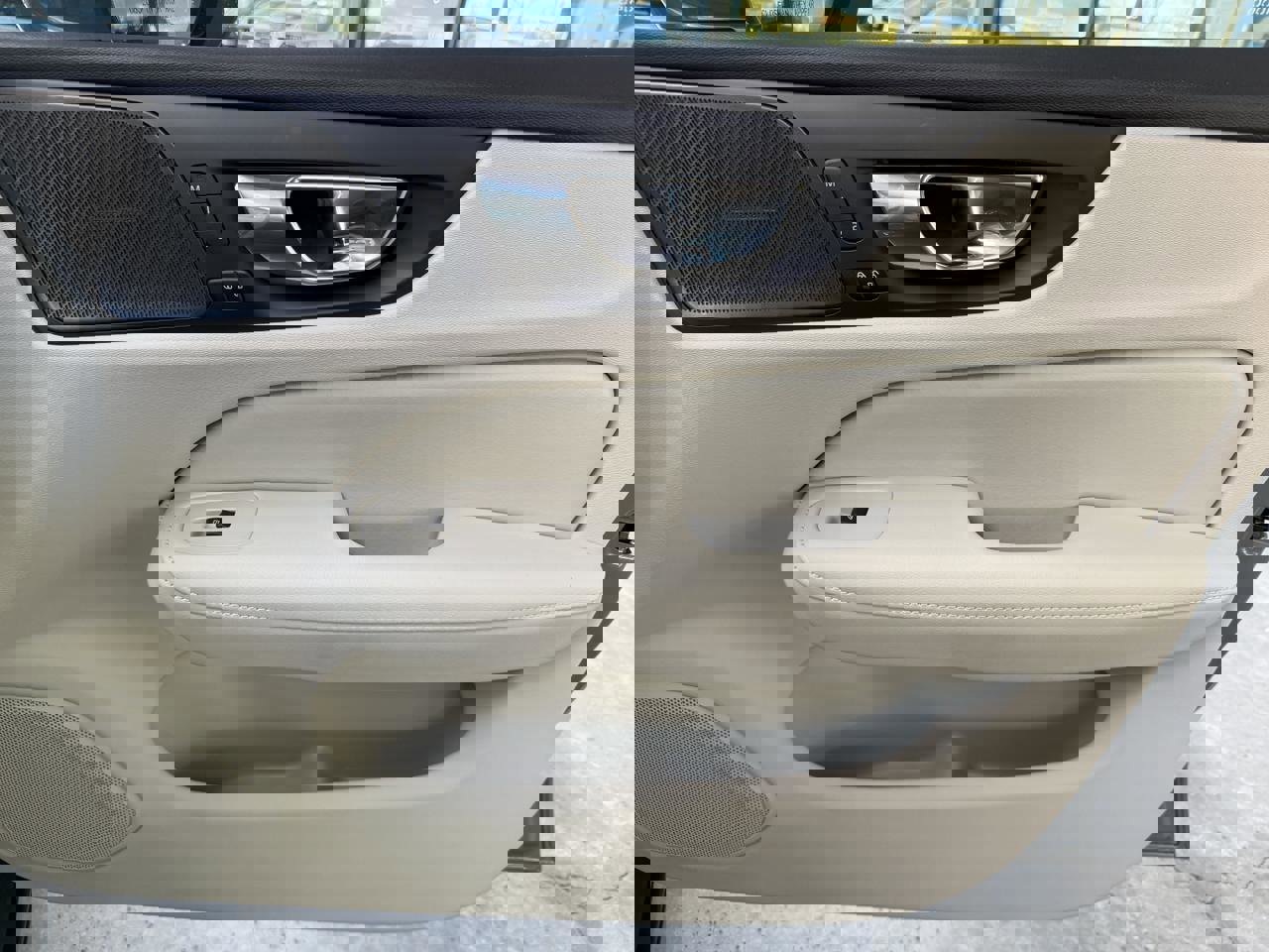 Used 2023 Volvo S60 B5 Ultimate w/ Climate Package image 36