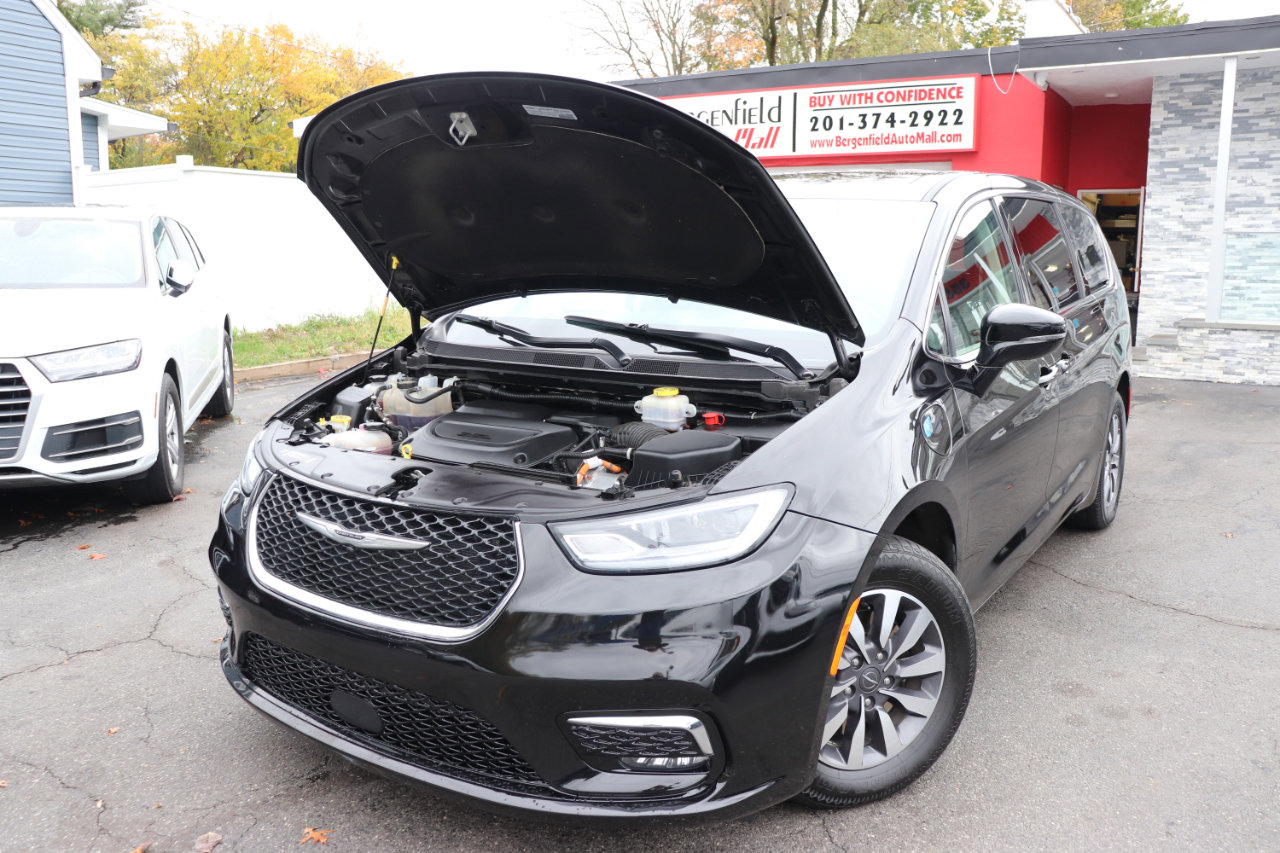 Used 2024 Chrysler Pacifica Limited image 58