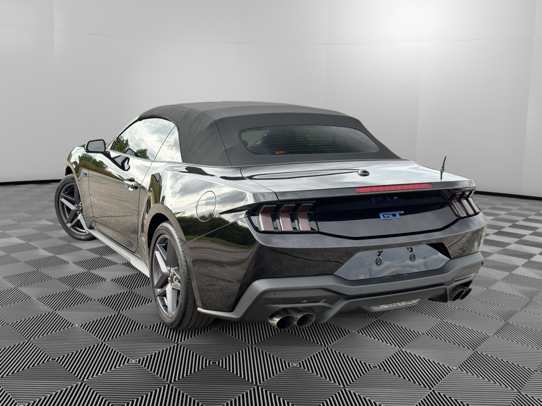 Used 2025 Ford Mustang GT Premium RWD image 7