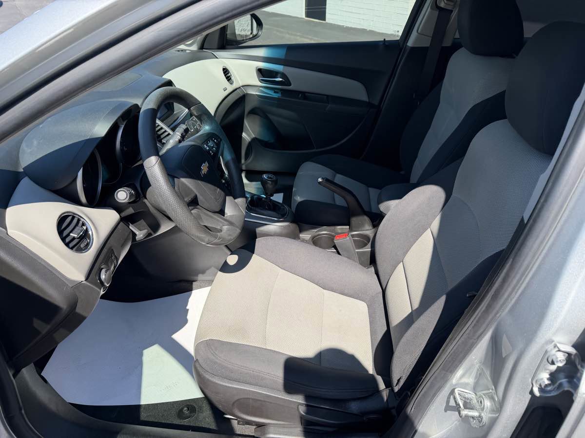 Used 2016 Chevrolet Cruze LS image 11