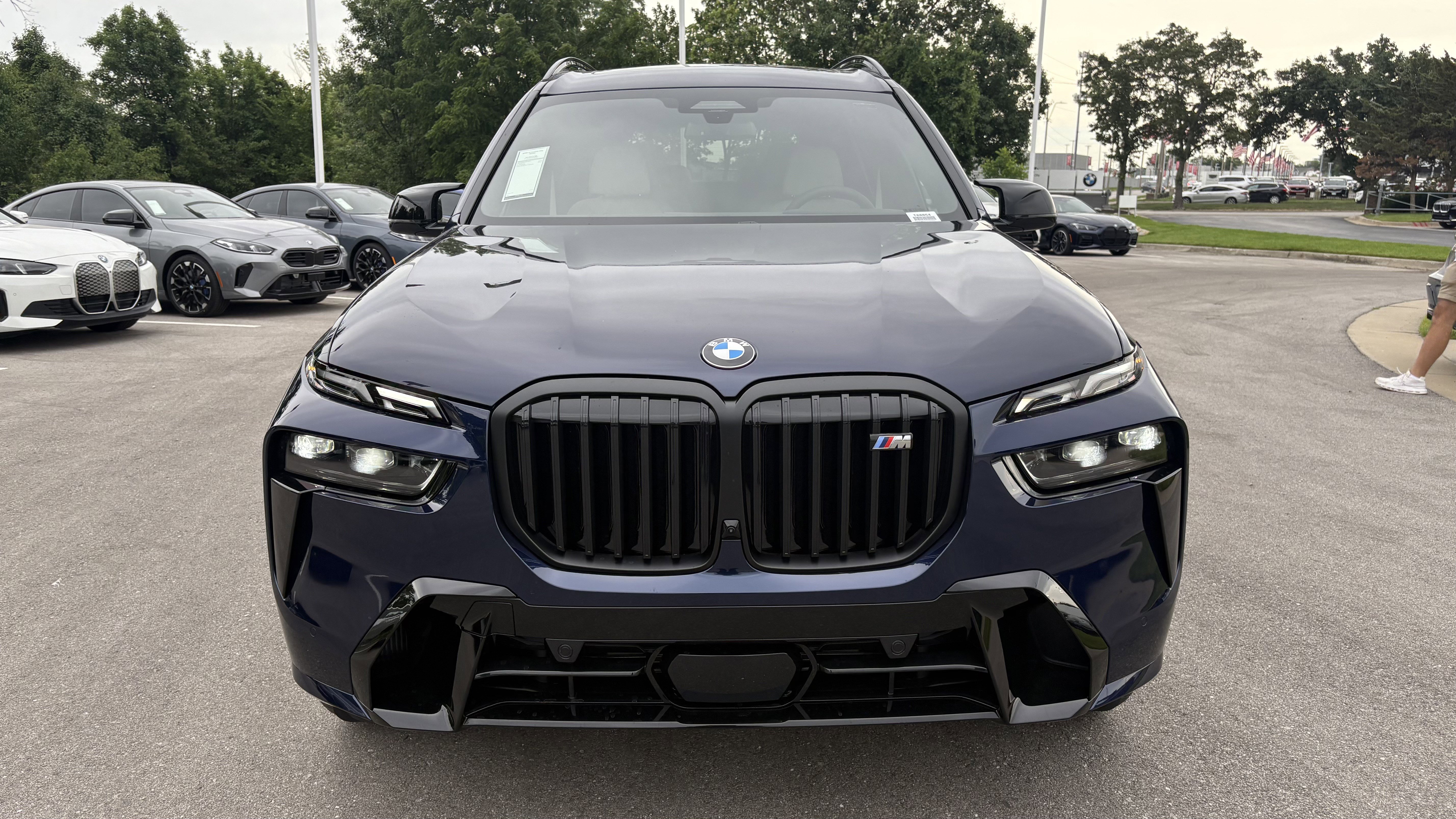 New 2026 BMW X7 M60i image 3