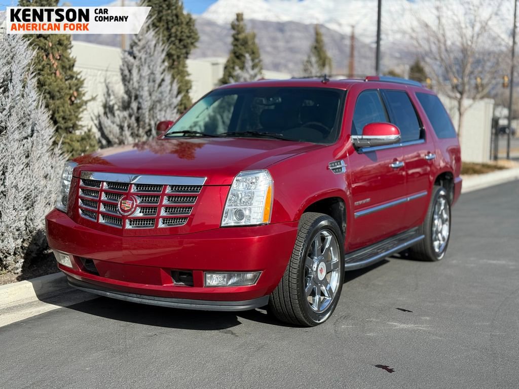Used 2014 Cadillac Escalade Luxury image 3