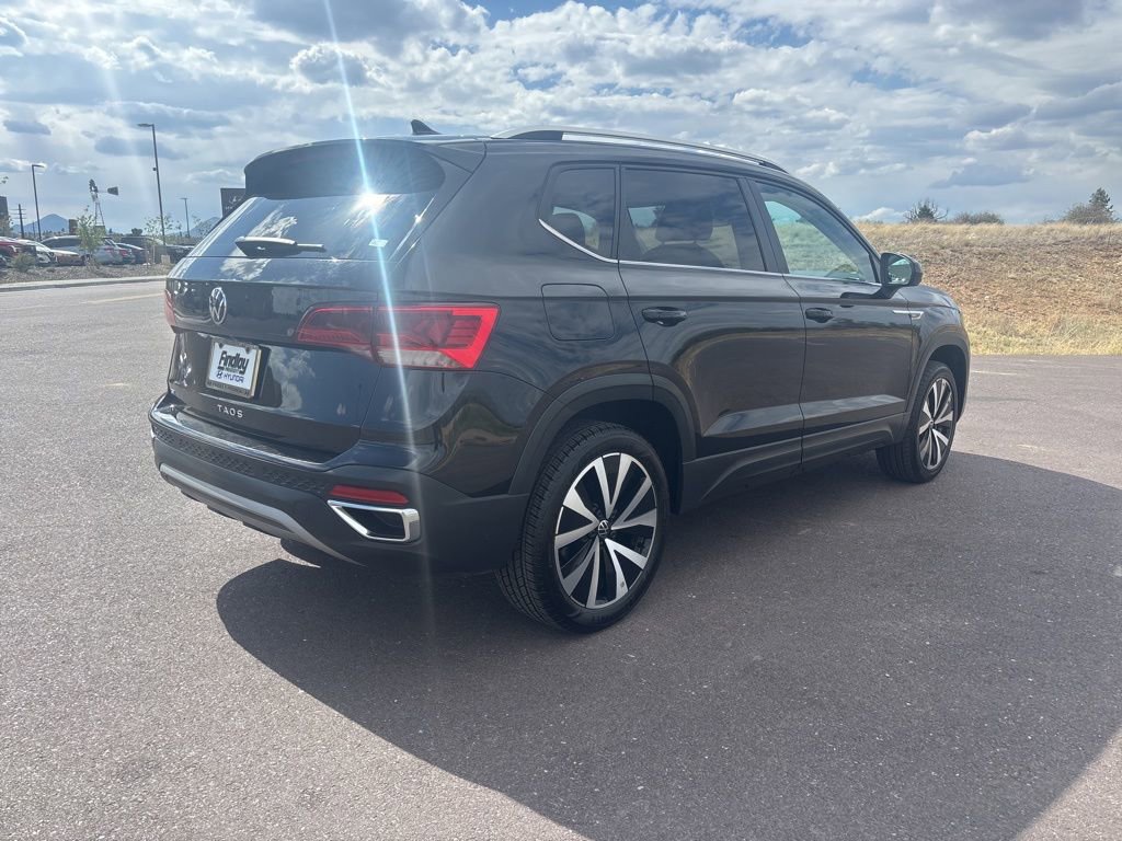 Used 2024 Volkswagen Taos SE FWD image 4