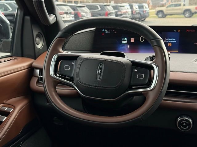 Used 2025 Lincoln Navigator L Reserve image 8