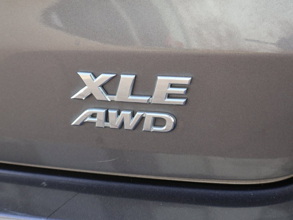 Used 2015 Toyota Highlander XLE image 18