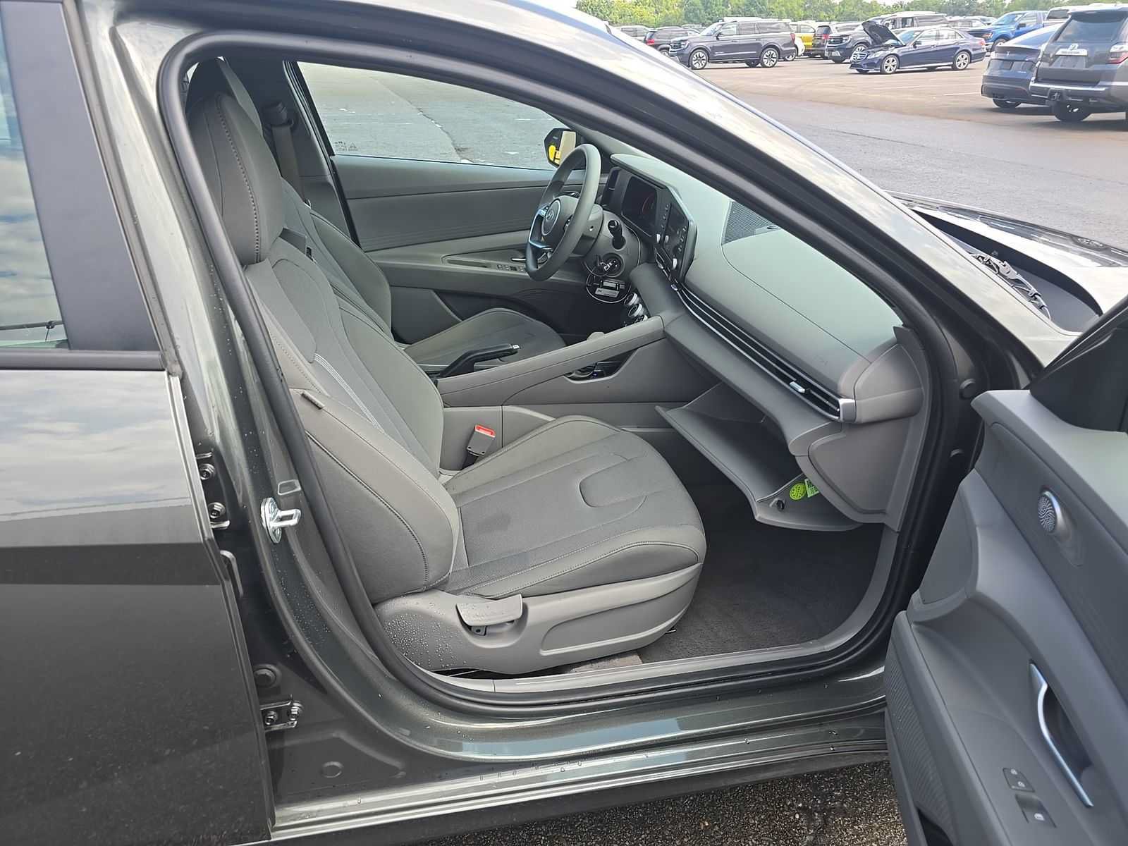 Used 2026 Hyundai Elantra SE FWD image 16