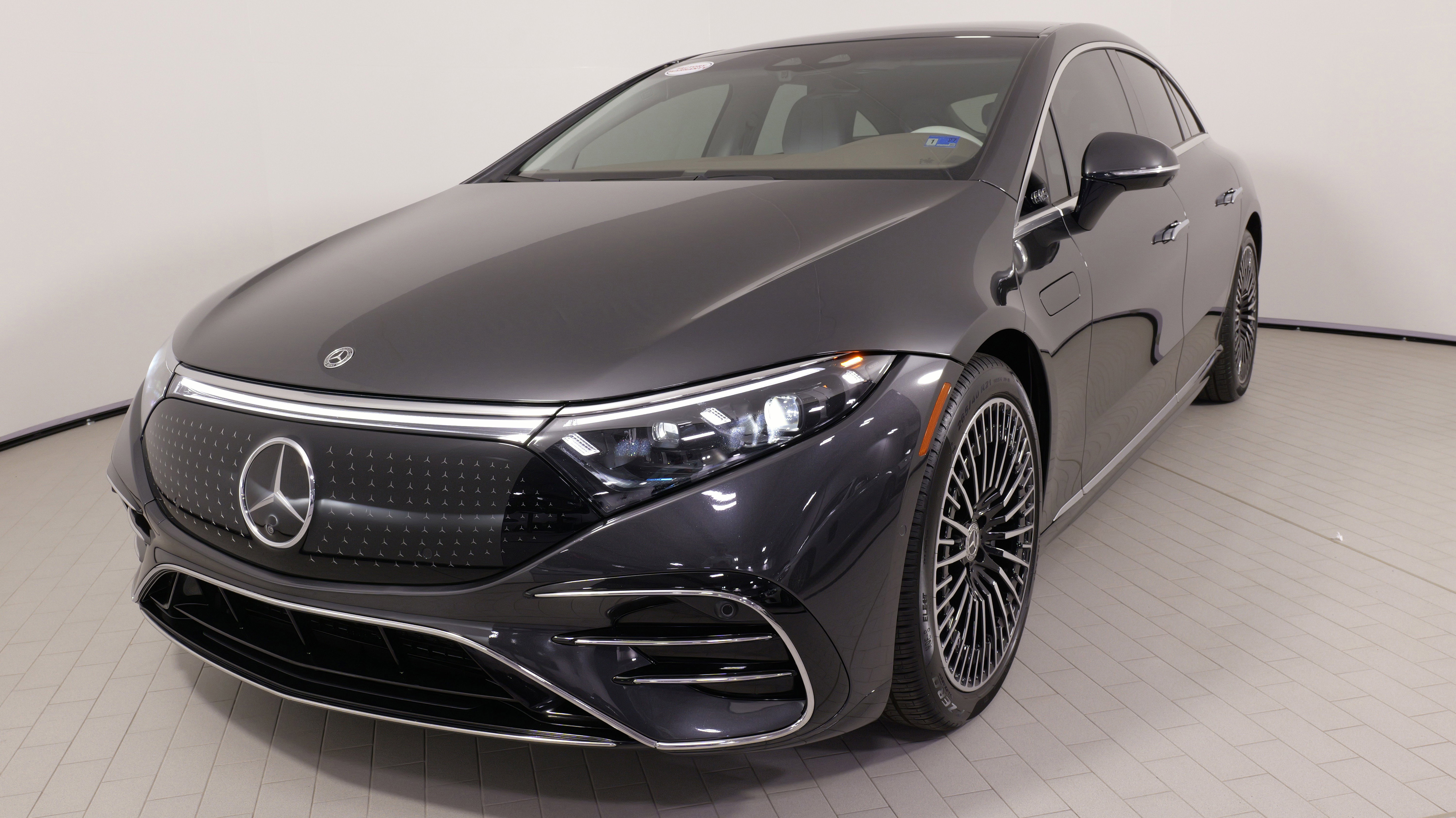 Used 2023 Mercedes-Benz EQS 580 4MATIC Sedan image 4