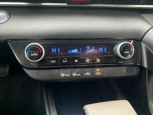 Used 2023 Hyundai Elantra SEL image 12