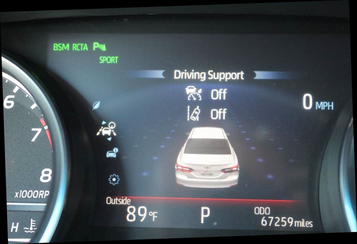 Used 2018 Toyota Camry XLE FWD image 24