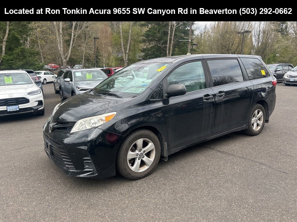 Used 2019 Toyota Sienna L w/ Carpet Mat Package image 9