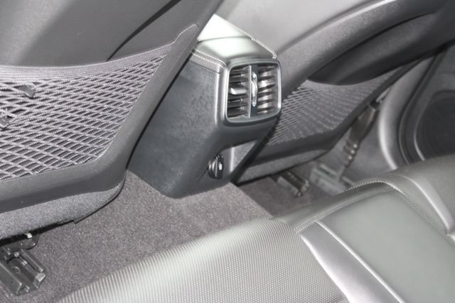 Used 2022 Genesis G70 2.0T RWD image 34
