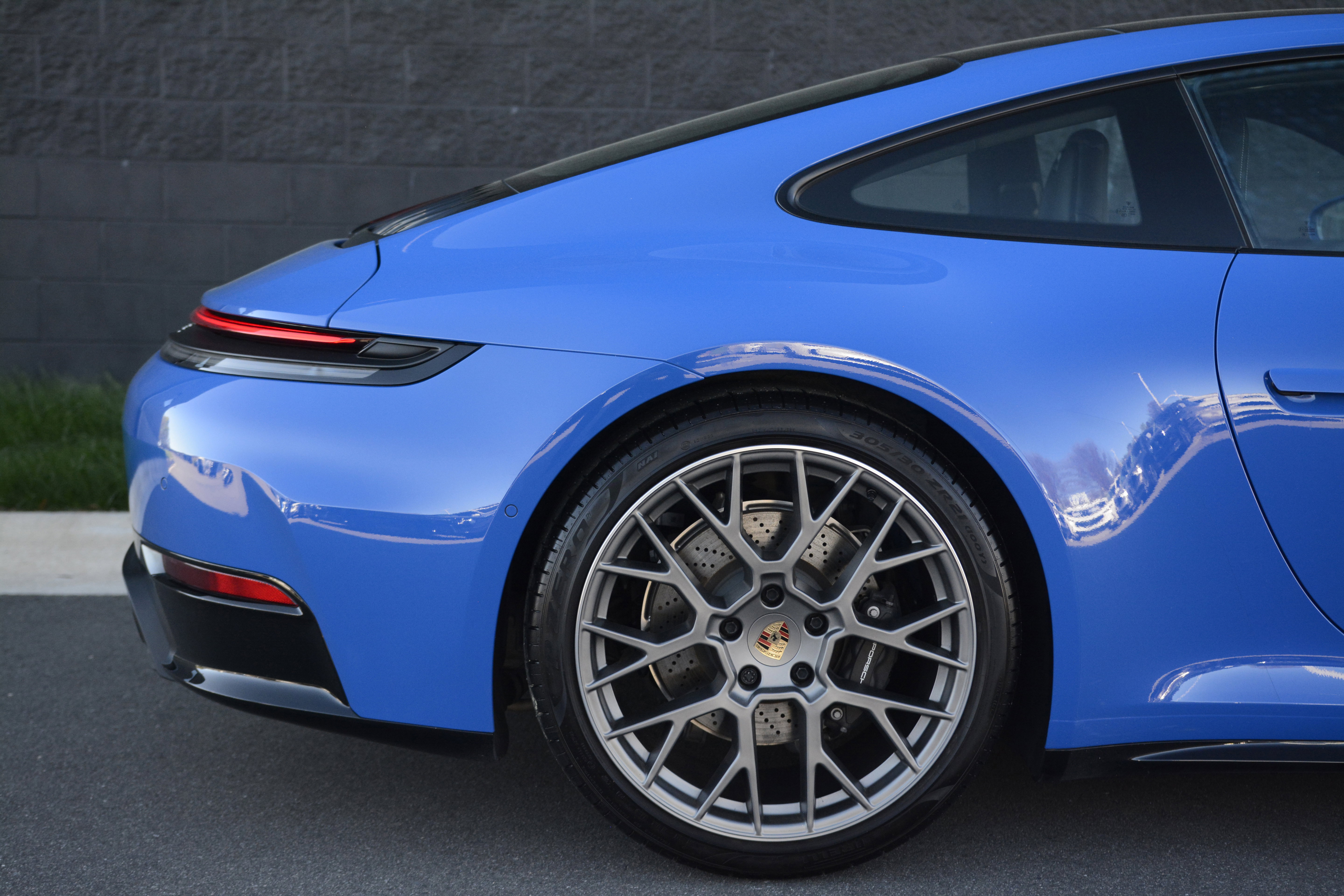 Certified 2025 Porsche 911 Carrera RWD image 32