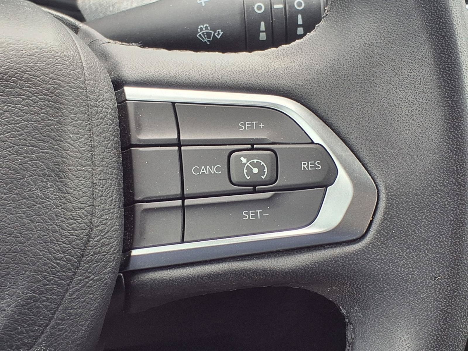 Used 2024 Jeep Compass Latitude AWD/4WD image 13