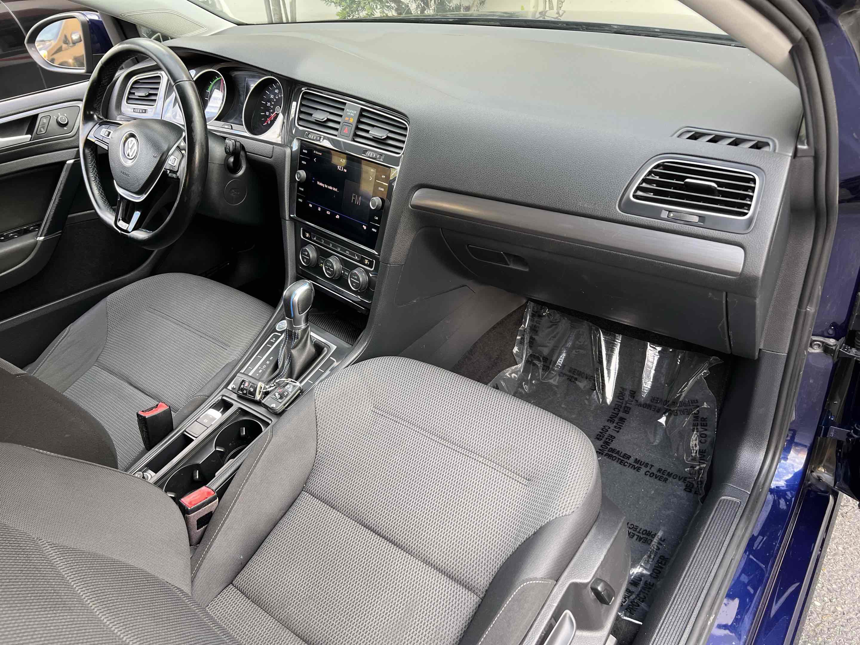 Used 2019 Volkswagen e-Golf SE w/ Driver Assistance Package image 27