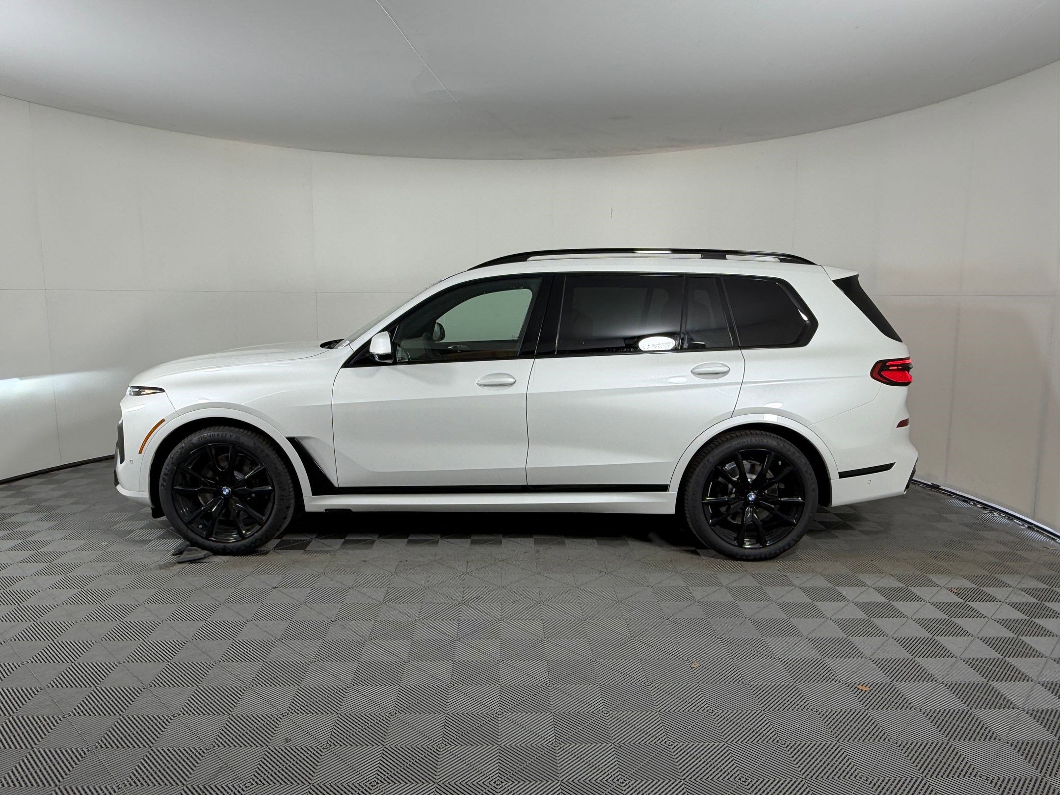 New 2027 BMW X7 xDrive40i AWD/4WD image 2