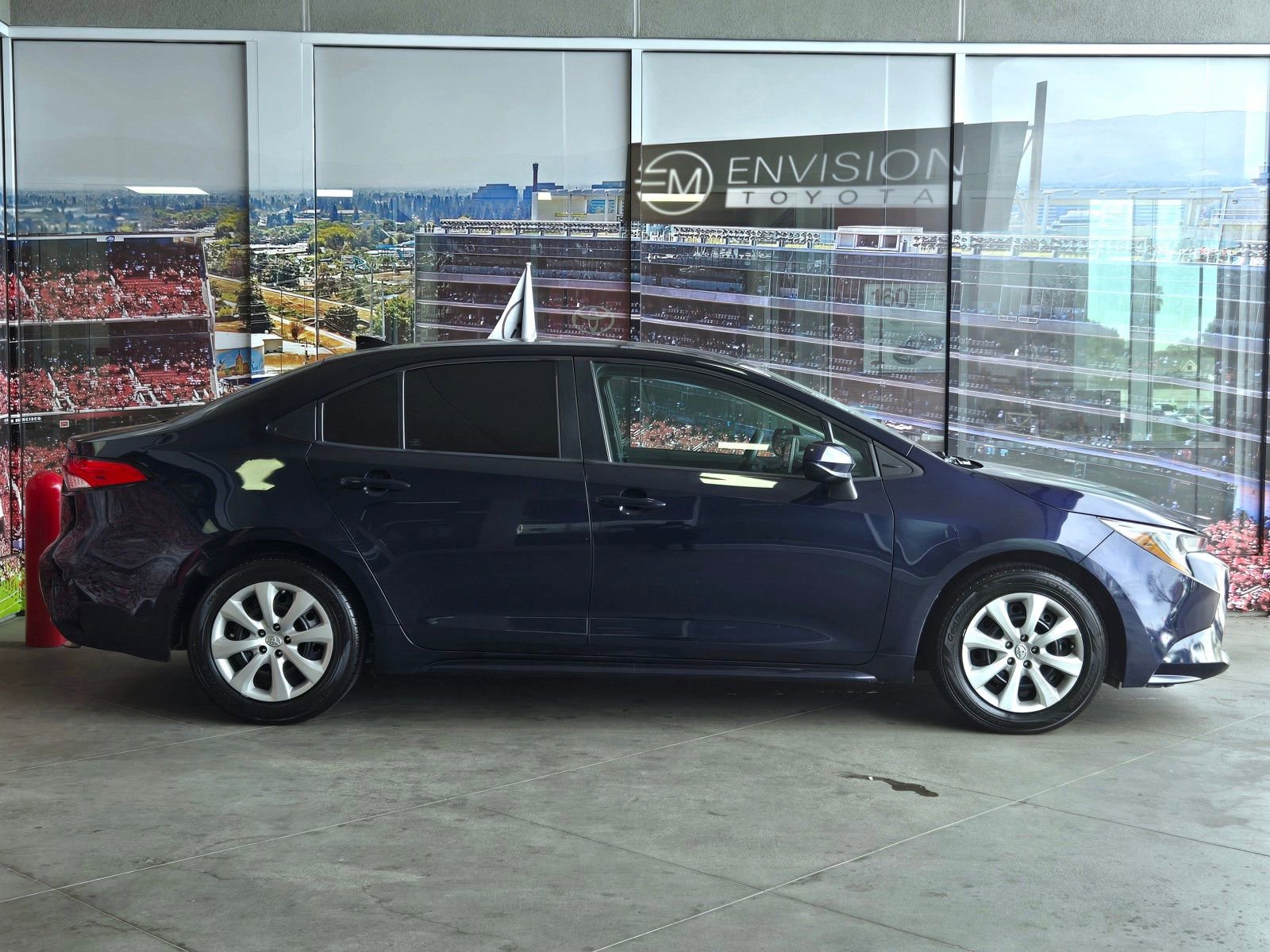 Used 2021 Toyota Corolla LE w/ Carpet Mat Package (TMS) FWD image 4