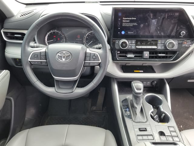 Used 2023 Toyota Highlander XLE AWD/4WD image 13