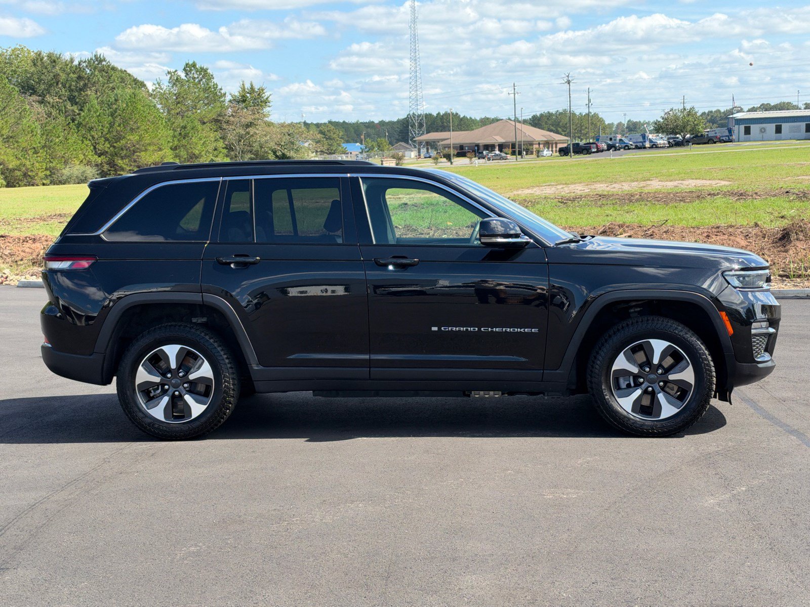 Used 2024 Jeep Grand Cherokee Limited 4xe AWD/4WD image 4