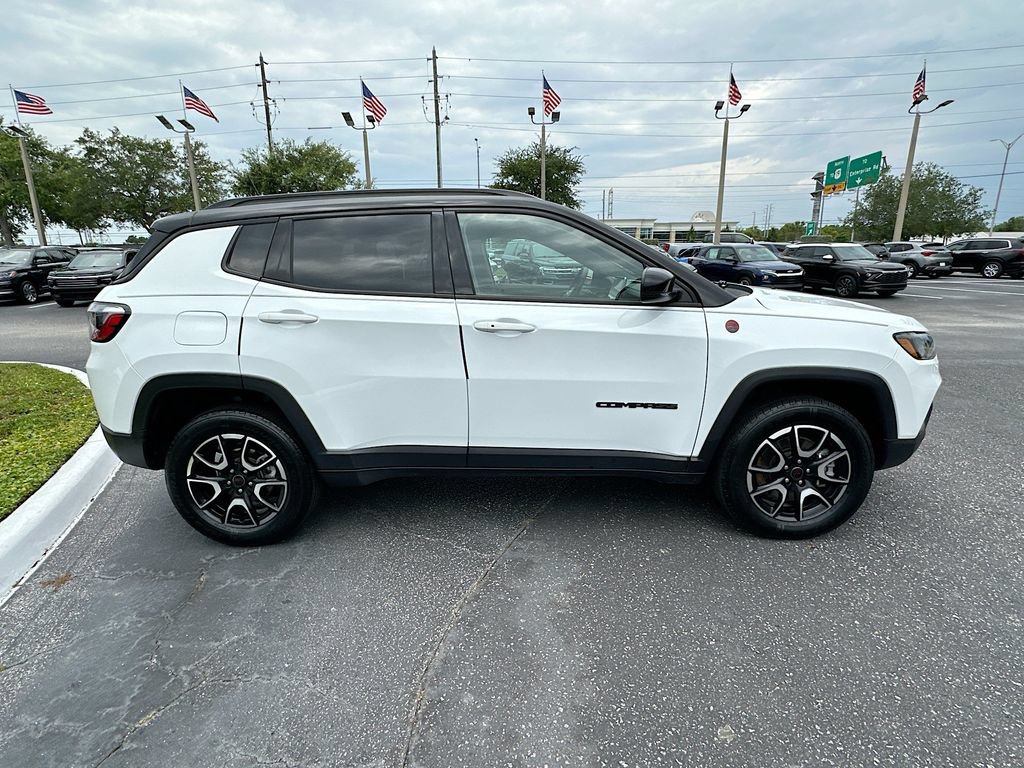 Used 2025 Jeep Compass Trailhawk w/ Trailer Tow Group AWD/4WD image 4