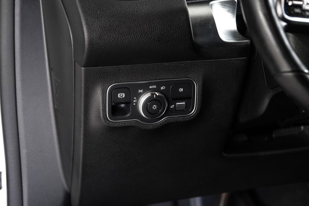 Used 2023 Mercedes-Benz EQB 250+ w/ Exclusive Package image 27