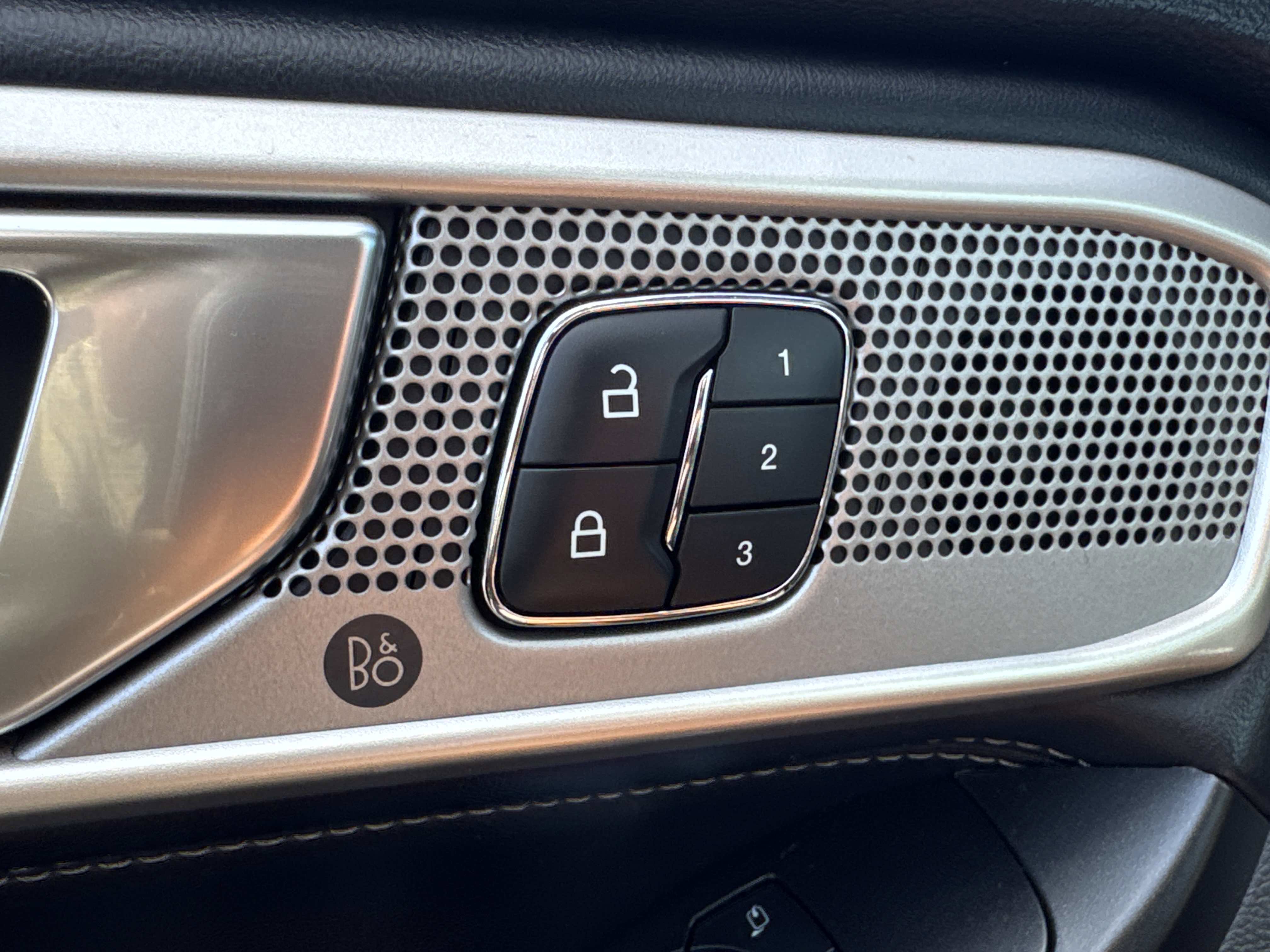 Used 2020 Ford Explorer Limited w/ Hybrid Equipment Group 310A image 17