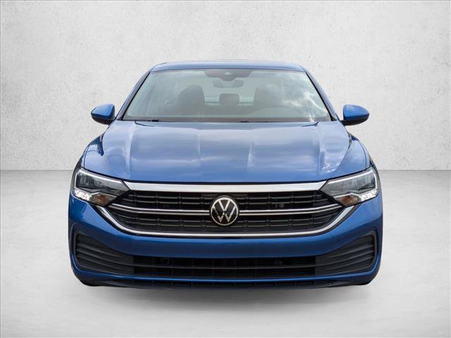 Used 2024 Volkswagen Jetta SE FWD image 2