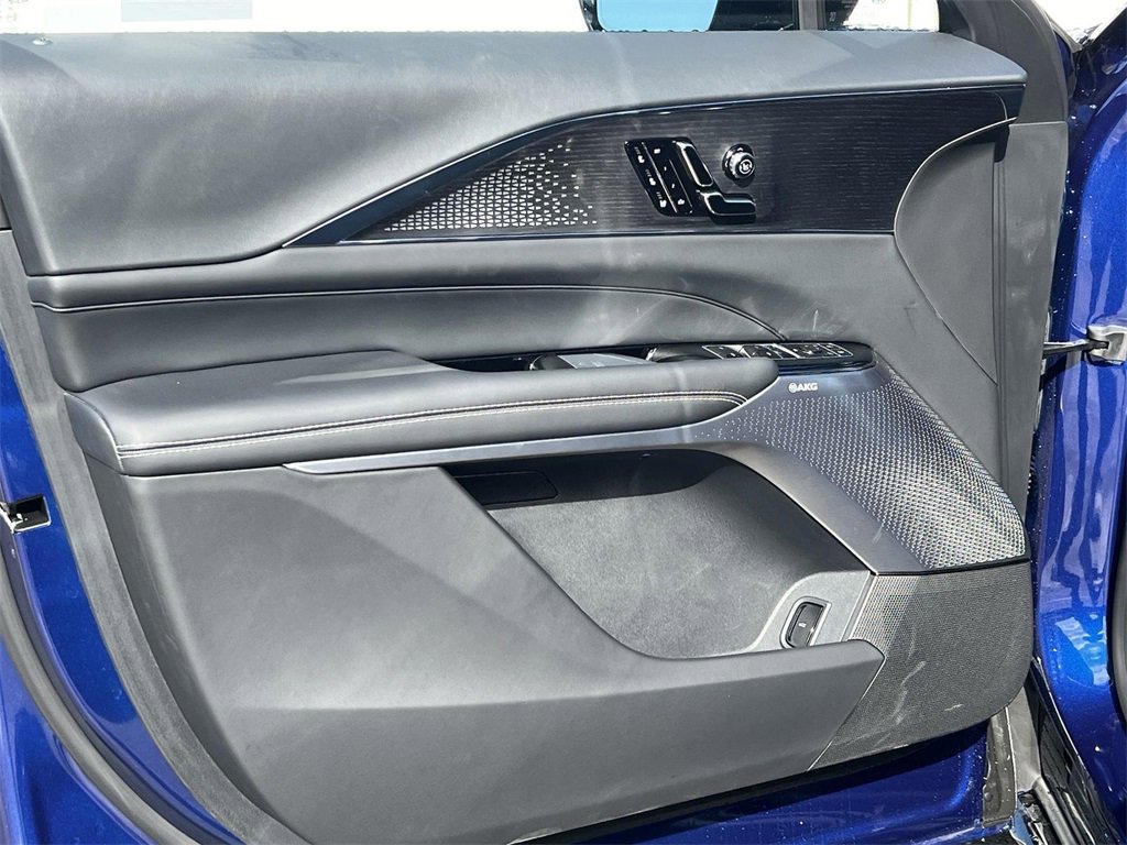 New 2026 Cadillac Lyriq V image 10