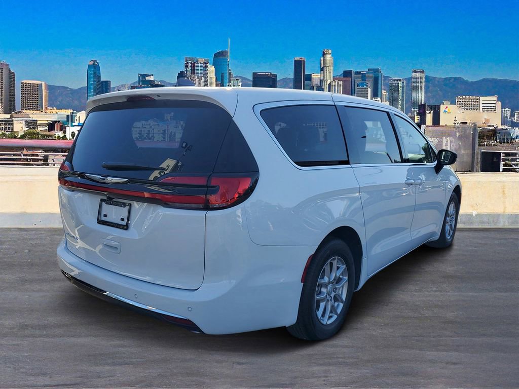 New 2026 Chrysler Pacifica Select image 4