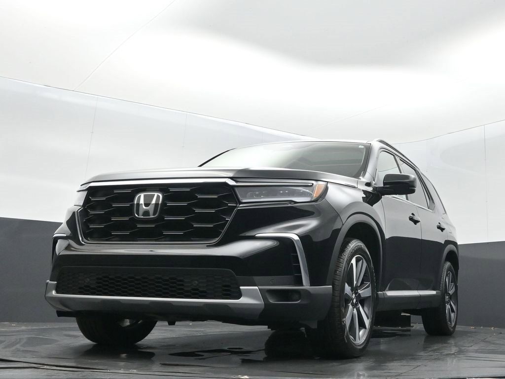 Certified 2025 Honda Pilot Touring image 8