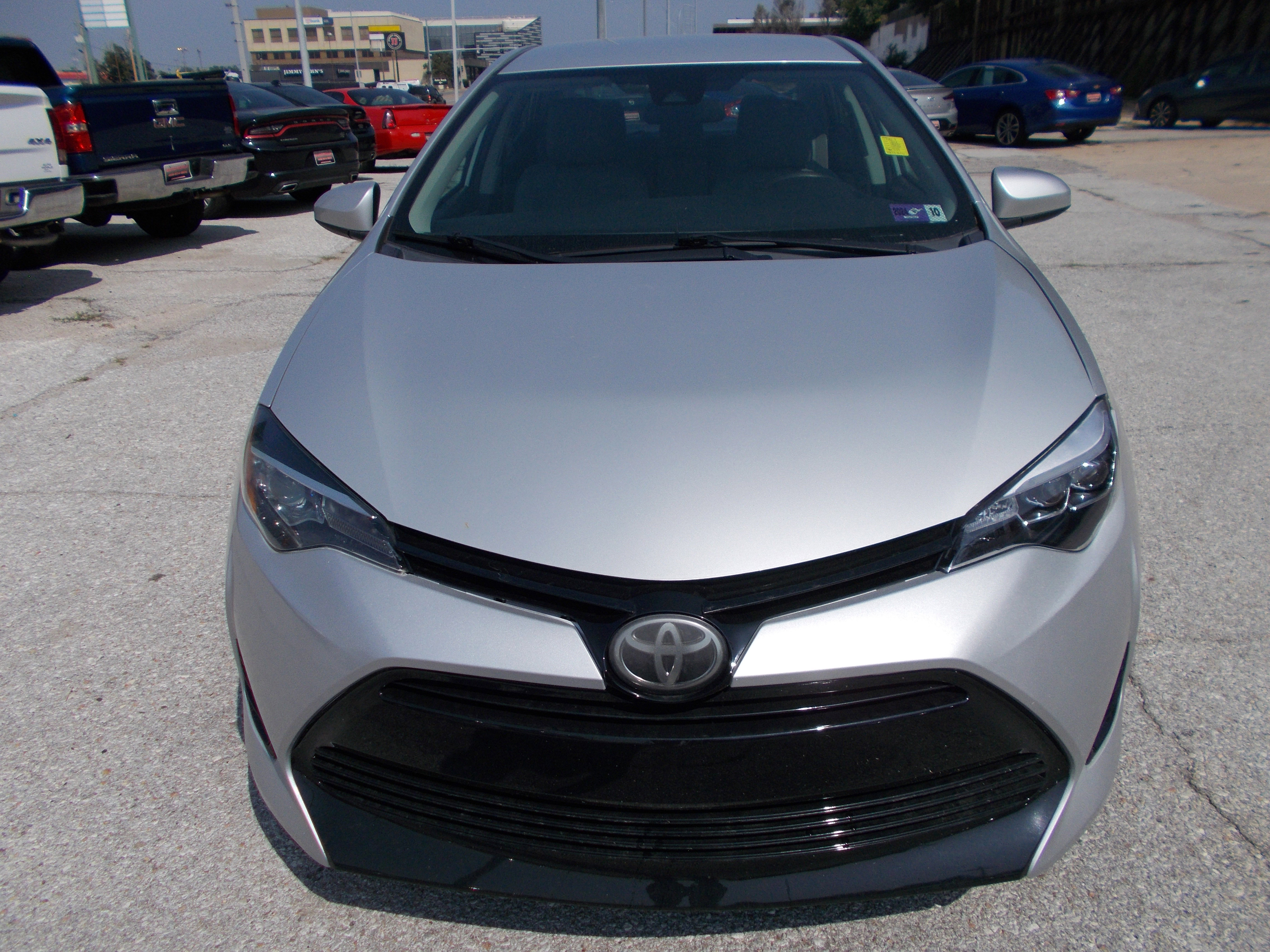 Used 2018 Toyota Corolla LE image 2