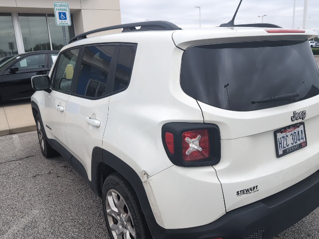 Used 2017 Jeep Renegade Latitude FWD image 3