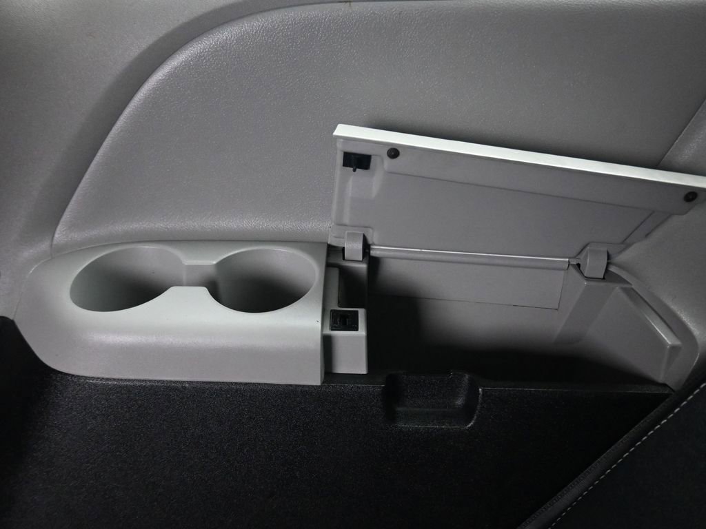 Used 2017 Toyota Sienna SE w/ SE Preferred Package image 38