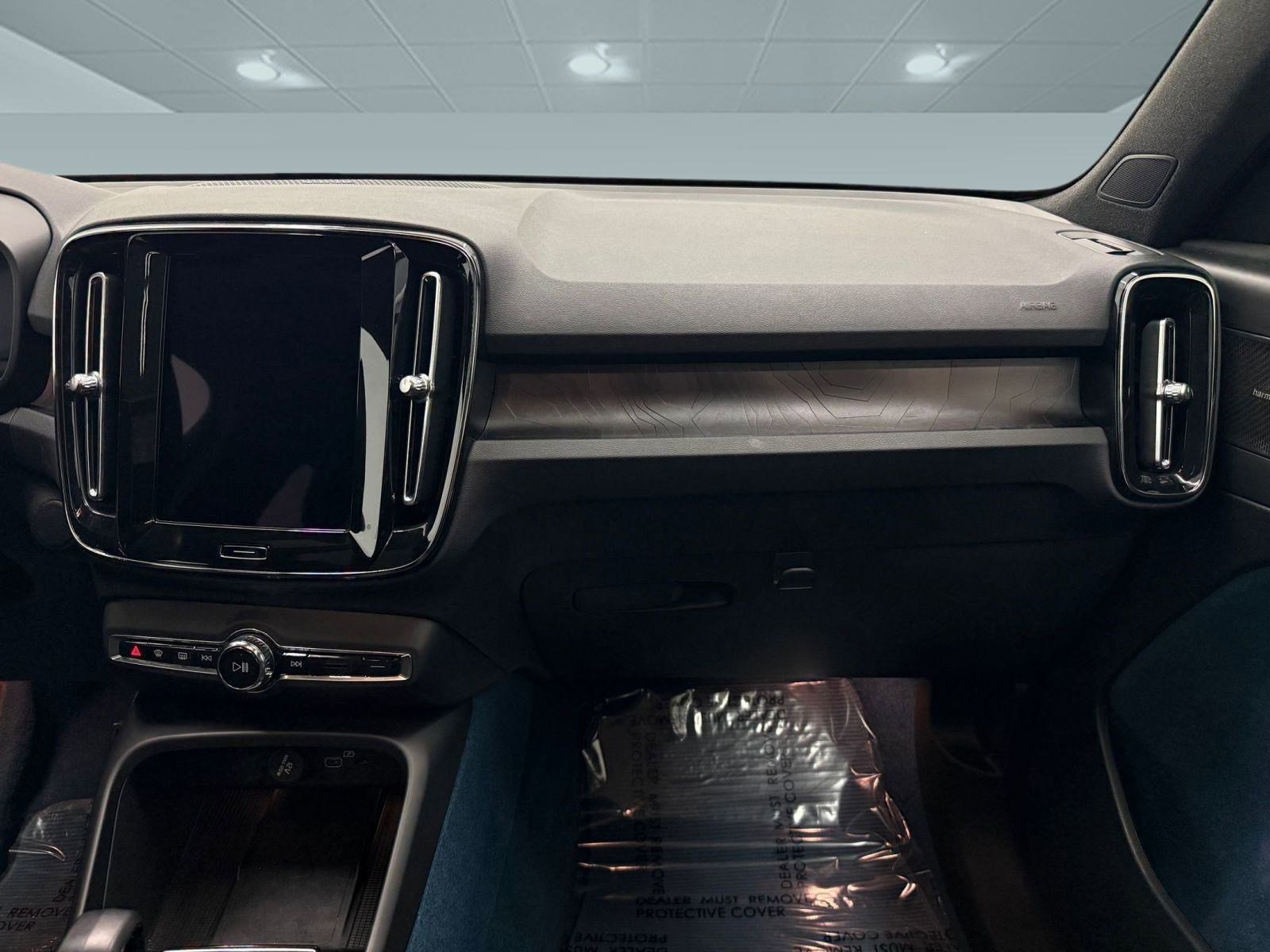 Used 2023 Volvo C40 P8 Recharge Ultimate image 27