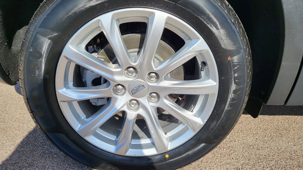 Used 2020 Cadillac XT4 Luxury w/ Cold Weather Package image 13