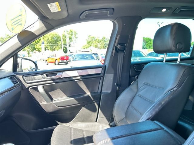 Used 2017 Volkswagen Touareg Wolfsburg Edition AWD/4WD image 33
